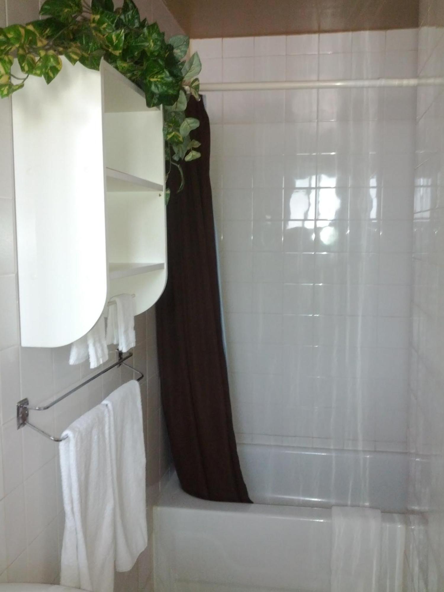 Motel Montgolfiere Jp Saint-Jean-sur-Richelieu Εξωτερικό φωτογραφία
