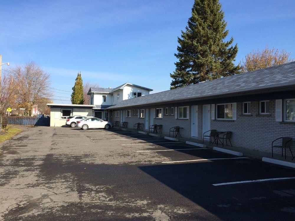 Motel Montgolfiere Jp Saint-Jean-sur-Richelieu Εξωτερικό φωτογραφία