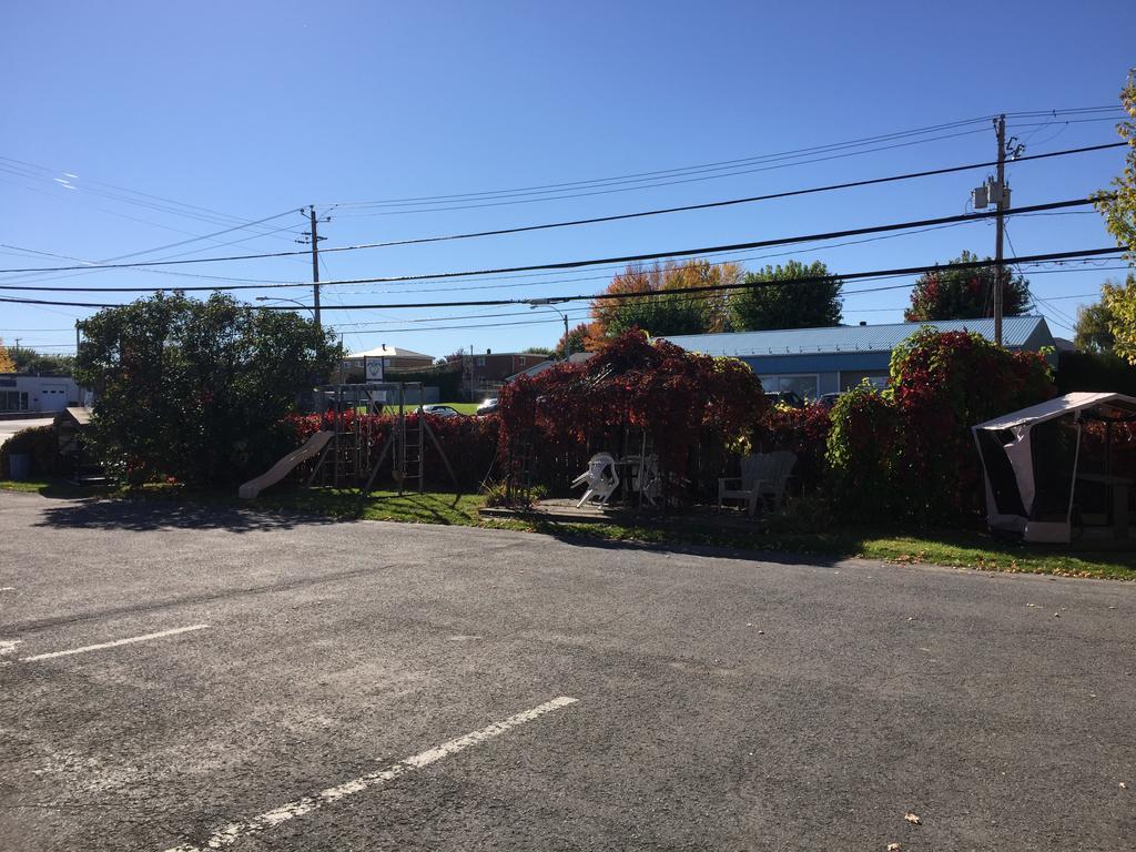 Motel Montgolfiere Jp Saint-Jean-sur-Richelieu Εξωτερικό φωτογραφία
