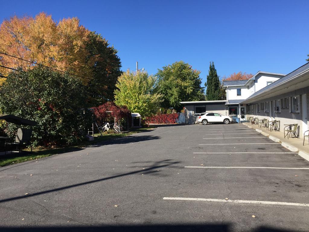Motel Montgolfiere Jp Saint-Jean-sur-Richelieu Εξωτερικό φωτογραφία